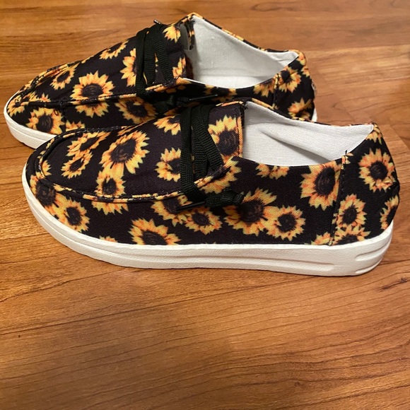 Restocked! Sunflower 🌻 Lace Up Flat Sneakers - Similar to Hey Dudes - NWT - - Picture 4 of 7